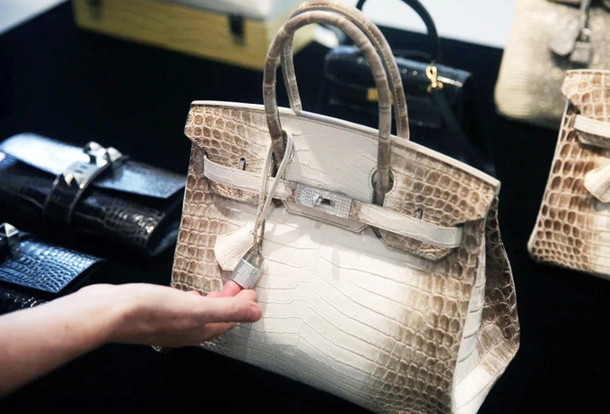 Hình ảnh chiếc túi Hermès Birkin Himalaya có đính kim cương. Ảnh: Internet