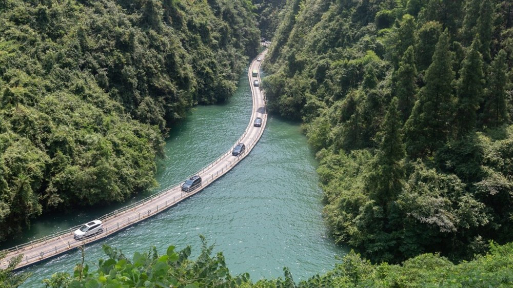 Sử dụng công nghệ Đức, siêu cường châu Á xây cầu nổi ‘lơ lửng’ trên mặt sông mà không cần bắc trụ, xe tải nặng gần 3 tấn vẫn chạy qua ‘ngon ơ’ - ảnh 2