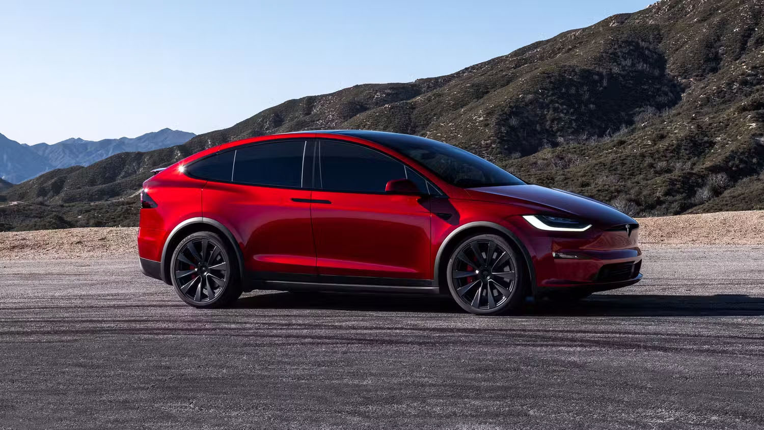 tesla model x plaid 1.jpg