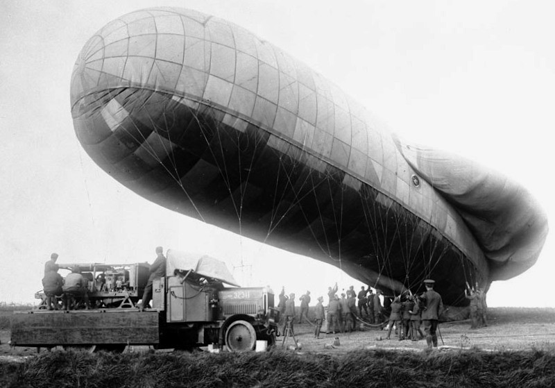 Kite balloon being launched on the Western Front Oct 1916 MIKAN No 3395207.jpg