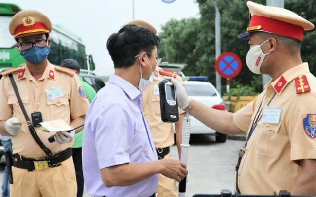 Dự thảo Nghị định mới cũng đề xuất giảm mức phạt tiền đối với một số hành vi vi phạm, đặc biệt là các trường hợp vi phạm về nồng độ cồn. Ảnh Sưu tầm