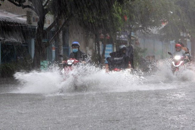 Nhiều khu vực trên cả nước tiếp tục đón mưa lớn ảnh 1