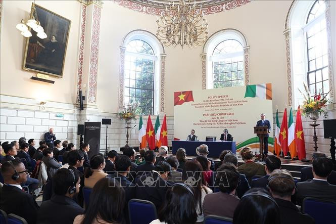 Tổng Bí thư, Chủ tịch nước Tô Lâm thăm Trường Đại học Trinity Dublin của Ireland- Ảnh 2.