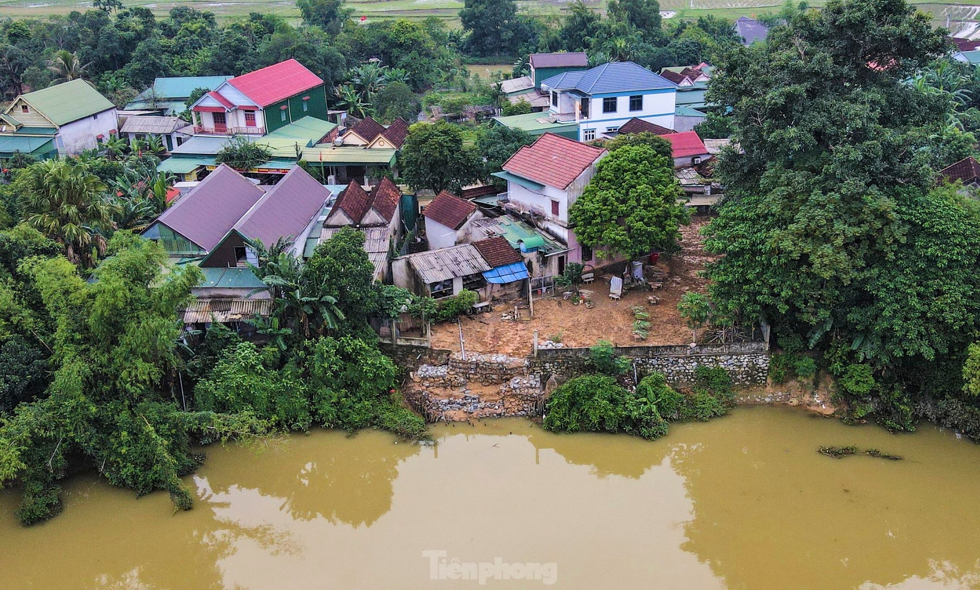 Ngày đêm xây kè khắc phục sạt lở bờ sông ở Hà Tĩnh ảnh 3