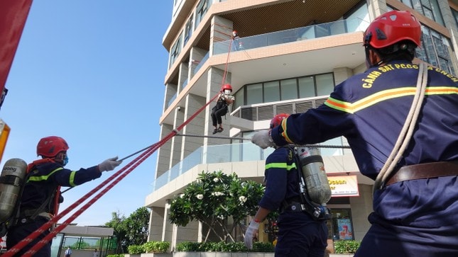 Bình Thuận diễn tập chữa cháy và cứu nạn, cứu hộ cấp tỉnh tại khách sạn 27 tầng ảnh 7