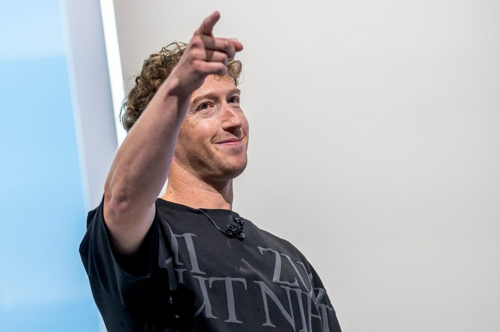 Tài sản tăng vọt 78 tỷ USD, tỷ phú Mark Zuckerberg vượt Jeff Bezos trở thành người giàu thứ 2 thế giới - ảnh 1