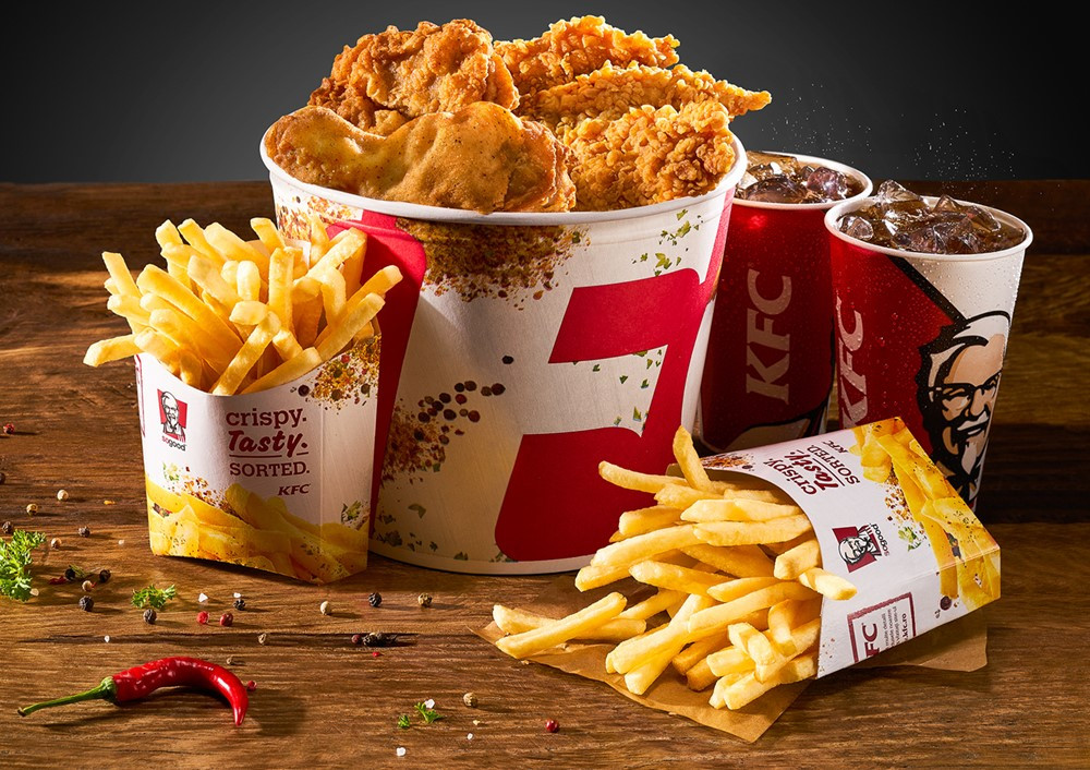 Hơn 2 tấn gia vị gà rán KFC chứa chất gây ung thư nhập khẩu từ Thái Lan bị chặn đứng - ảnh 1