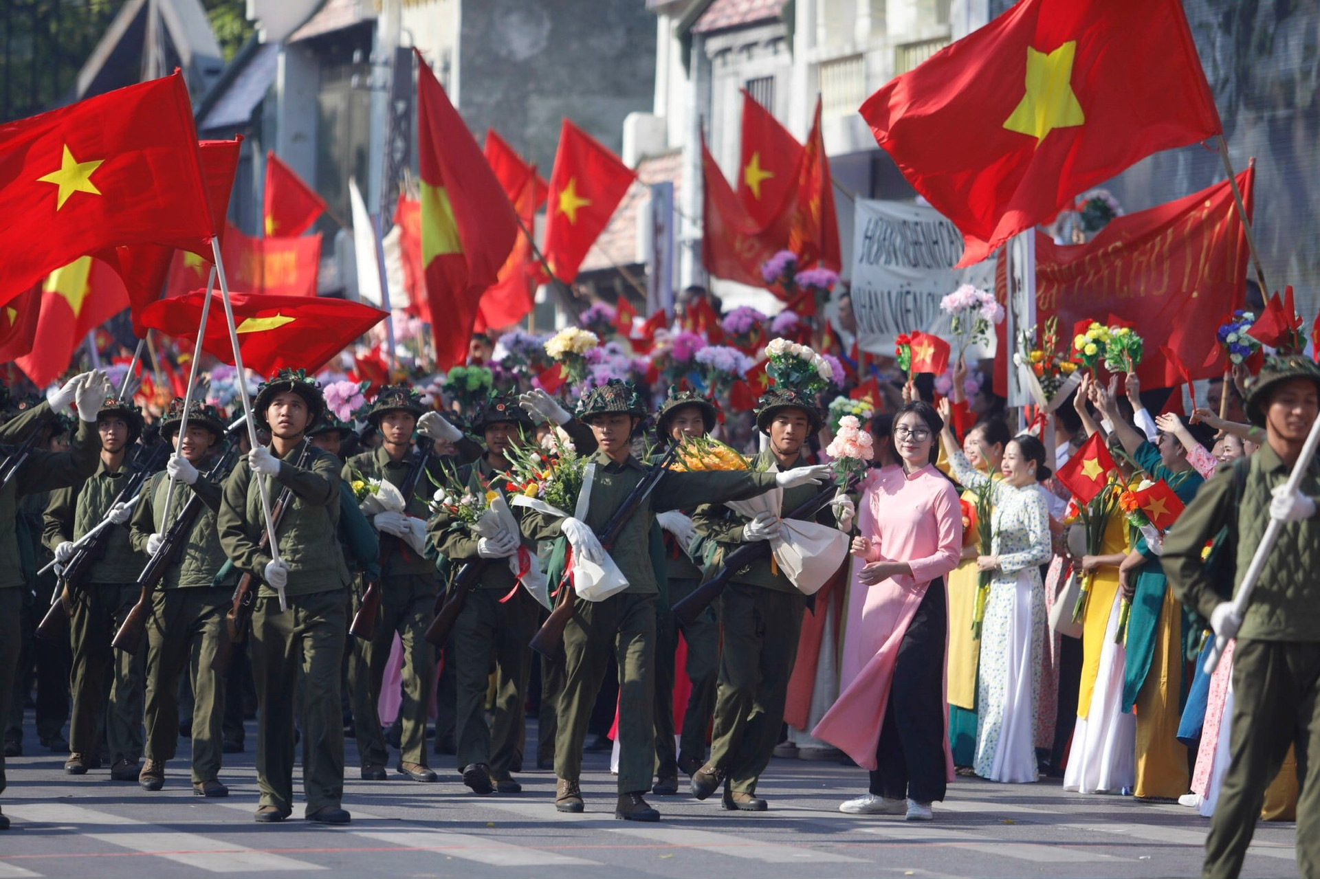 Chủ tịch Hà Nội: Tôn vinh nền văn hiến, bản sắc văn hóa vì hòa bình của Thủ đô ảnh 6