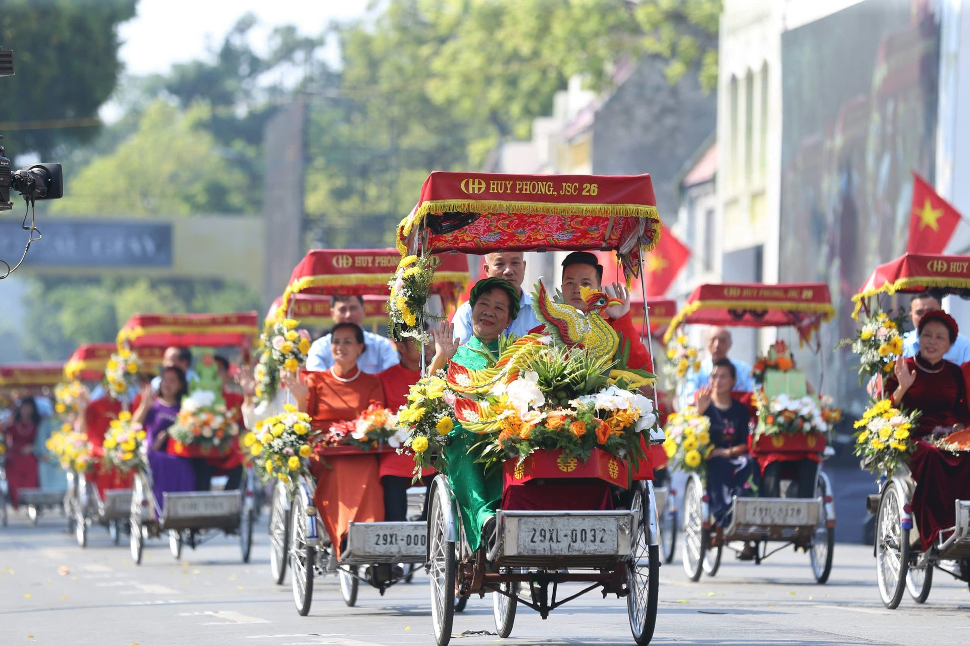 10.000 người tái hiện hình ảnh đoàn quân tiến về tiếp quản Thủ đô năm 1954 ảnh 1