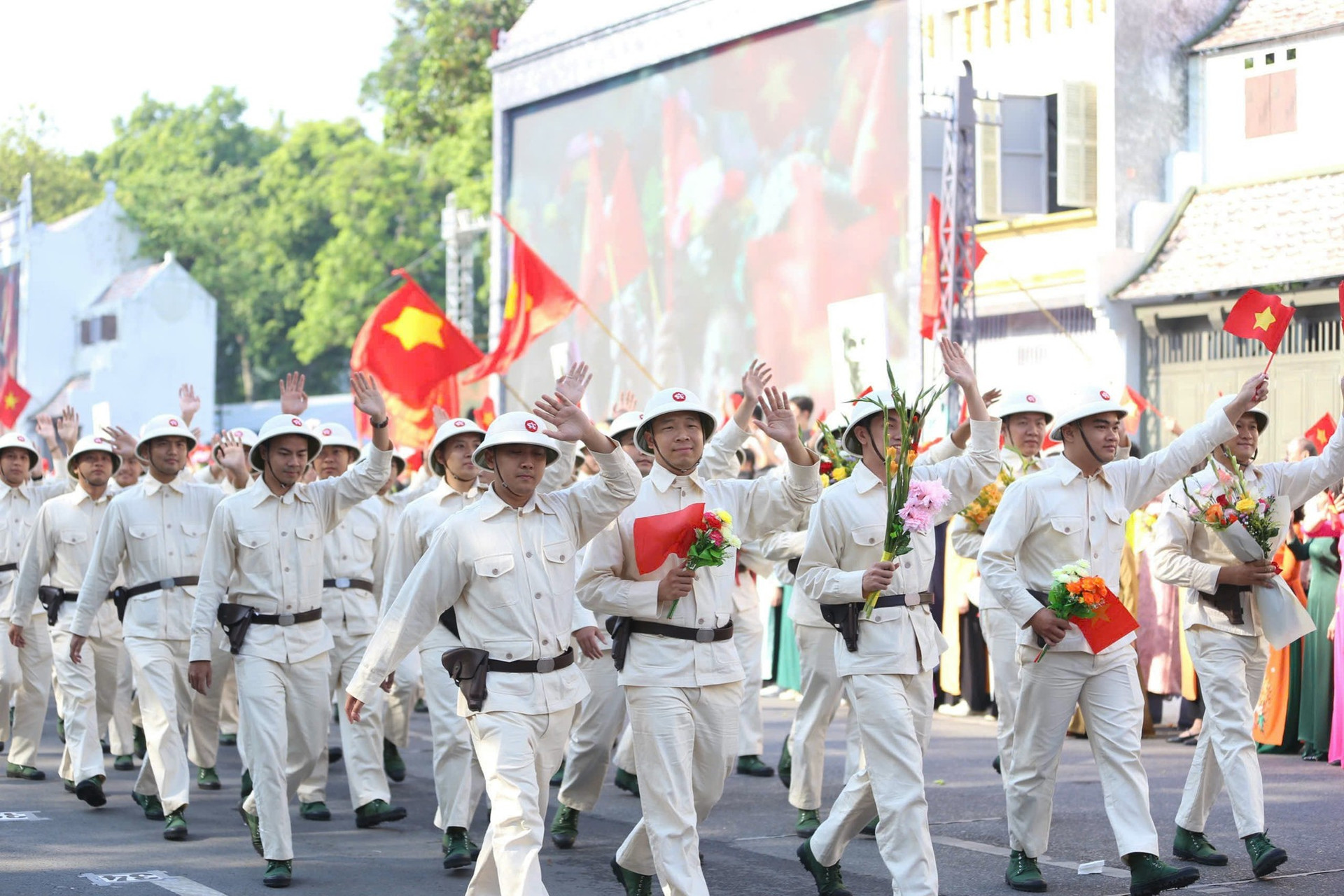 10.000 người tái hiện hình ảnh đoàn quân tiến về tiếp quản Thủ đô năm 1954 ảnh 10