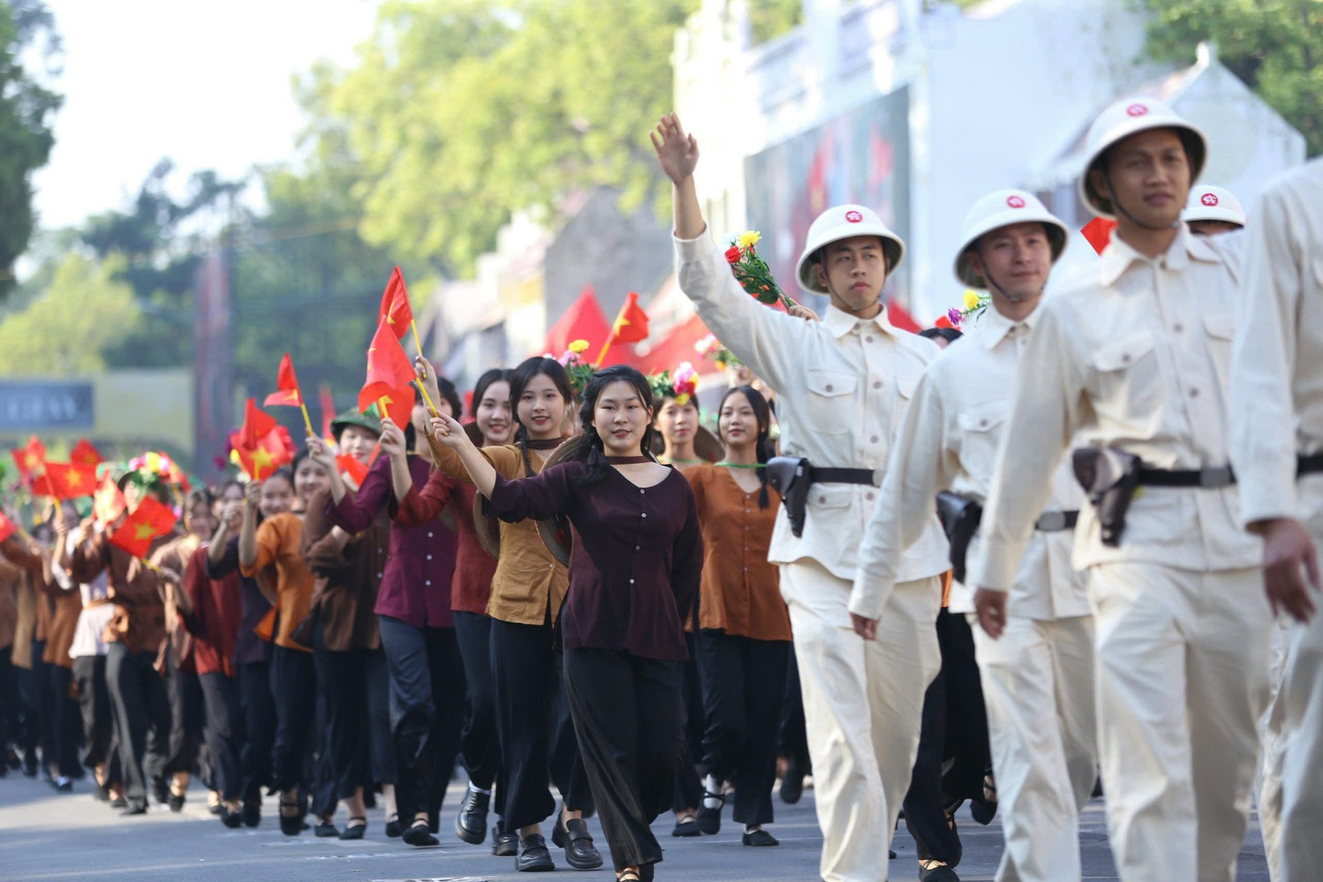 10.000 người tái hiện hình ảnh đoàn quân tiến về tiếp quản Thủ đô năm 1954 ảnh 12