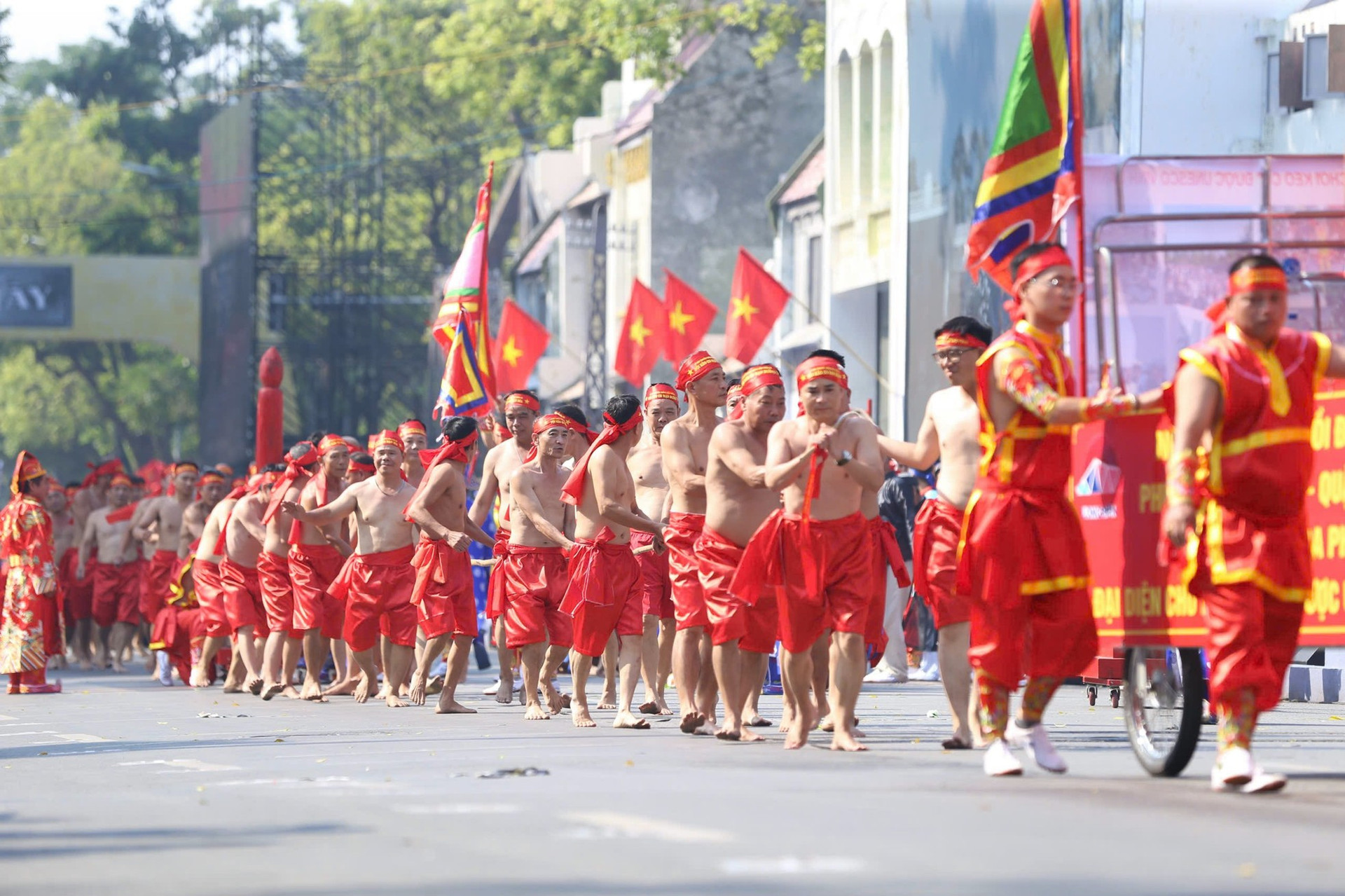 10.000 người tái hiện hình ảnh đoàn quân tiến về tiếp quản Thủ đô năm 1954 ảnh 16