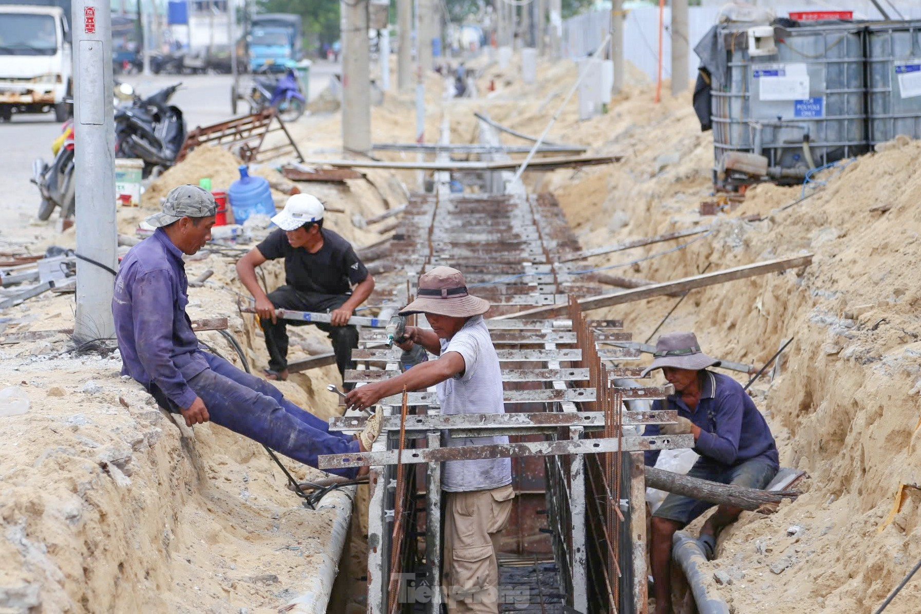 Cận cảnh đại công trường xây dựng trung tâm nghề cá lớn Đà Nẵng ảnh 10