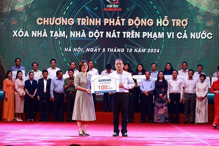 Agribank ủng hộ 100 tỷ đồng chương trình 'xóa nhà tạm, nhà dột nát' do Chính phủ phát động