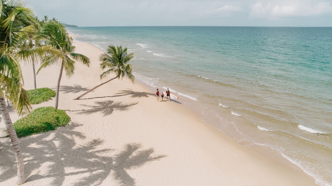 Khu nghỉ dưỡng sở hữu đường bờ biển cát trắng, nắng vàng. Ảnh: InterContinental Phu Quoc Long Beach Resort