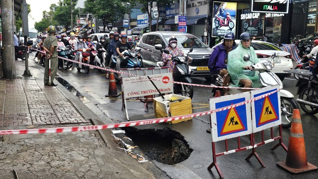 TPHCM liên tiếp xuất hiện ‘hố tử thần’ ảnh 1