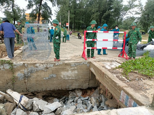 Mưa lớn kéo dài, Thừa Thiên-Huế rà soát sơ tán dân ra khỏi vùng nguy hiểm ảnh 2