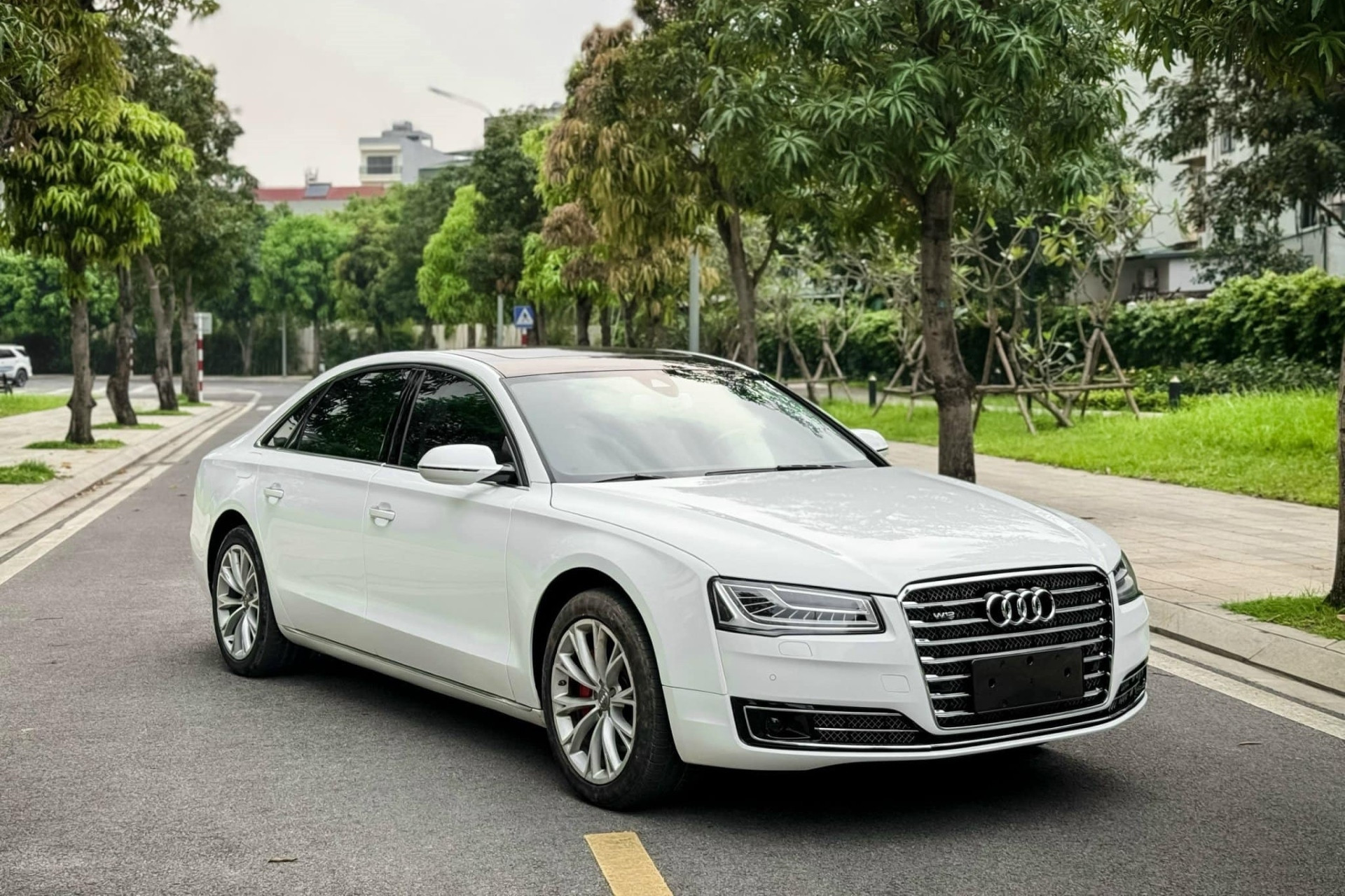 audi a8l 1.jpg