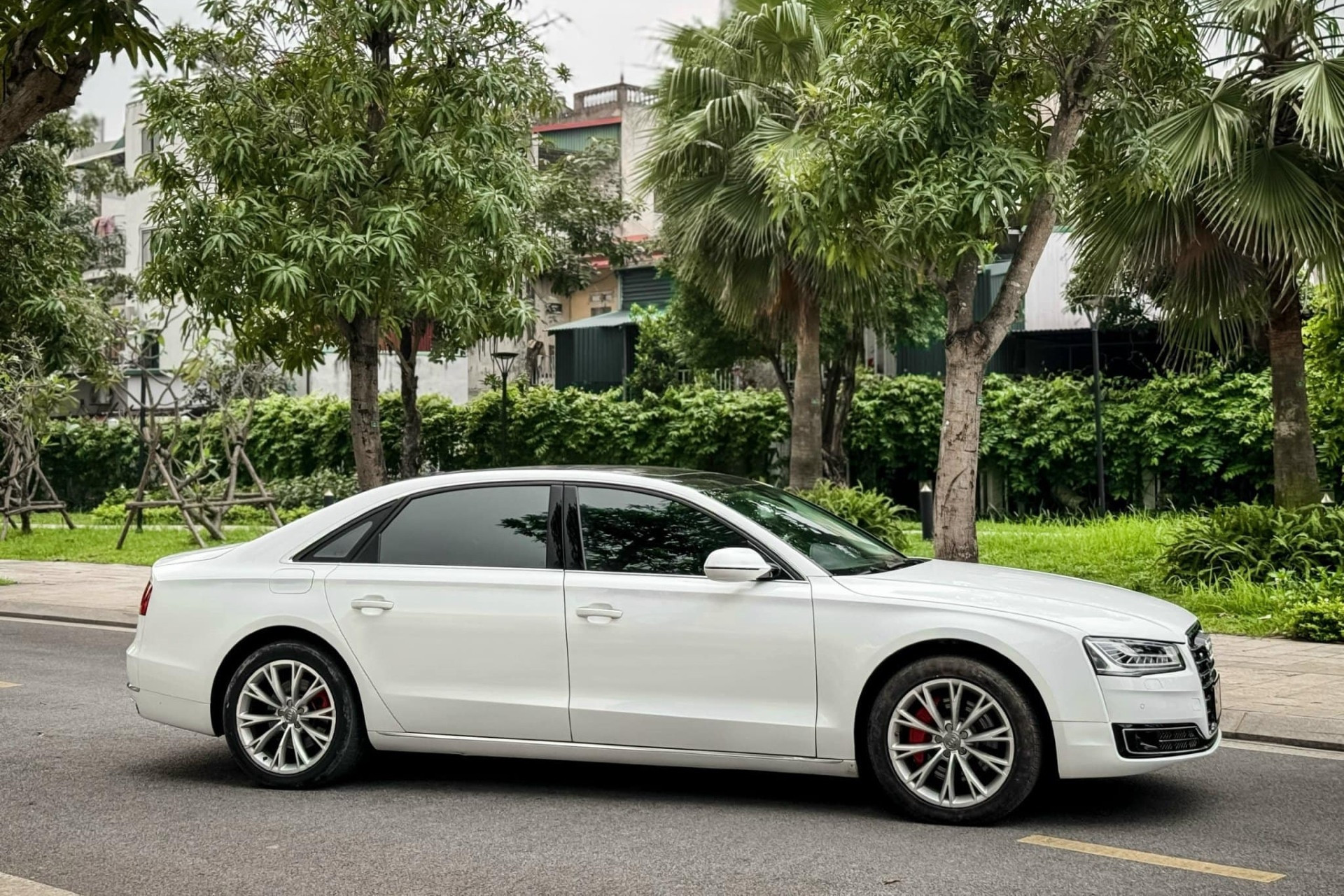 audi a8l 11.jpg