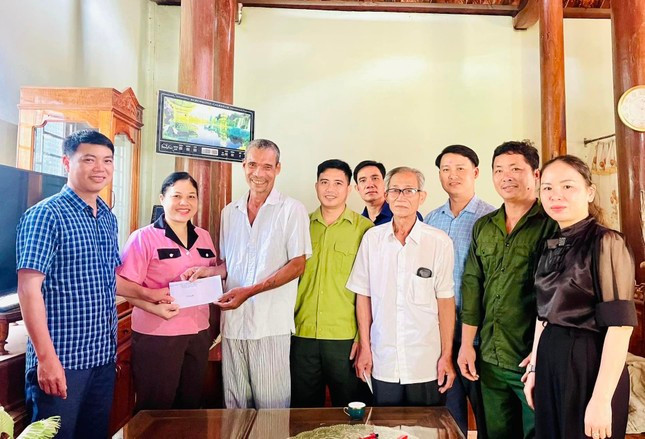 Ông lão bơi thuyền ra sông Lam cứu 3 học sinh đuối nước ảnh 4