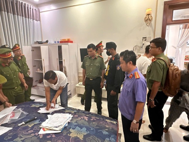 Người bán cháo lòng mạo danh Cảnh sát hình sự để lừa ‘chạy án’ cho đại gia khoáng sản ở Bình Thuận ảnh 2