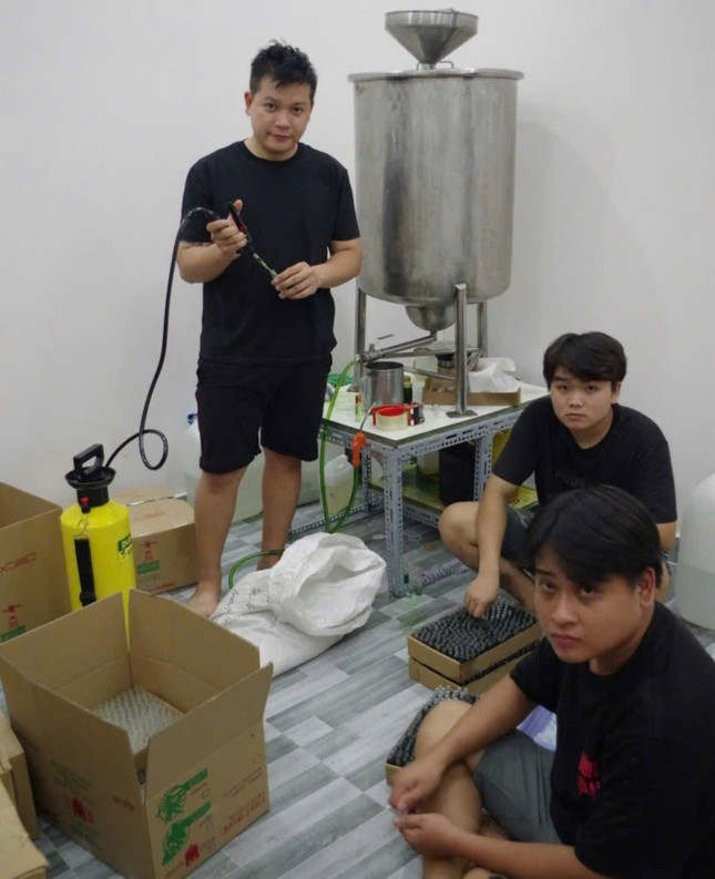 Bắt nhóm đối tượng sản xuất hàng giả đem bán trên Shopee ảnh 1