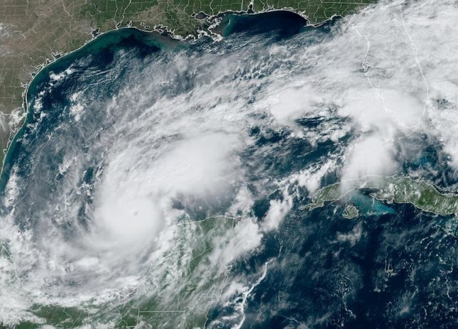 [CẬP NHẬT] Ít nhất hai người thiệt mạng khi siêu bão Milton đổ bộ vào Florida ảnh 13