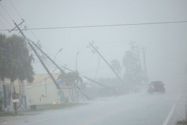 [CẬP NHẬT] Ít nhất hai người thiệt mạng khi siêu bão Milton đổ bộ vào Florida ảnh 3