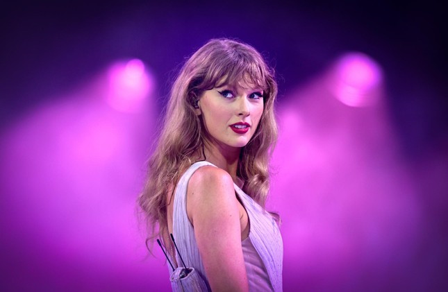 Tom Cruise, Taylor Swift bị ảnh hưởng bởi siêu bão Milton ảnh 3