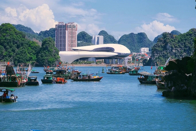 Hạ Long sở hữu nhiều vẻ đẹp bí ẩn, luôn khiến du khách muốn quay lại và khám phá những góc nhìn mới. Ảnh: Alex Tien