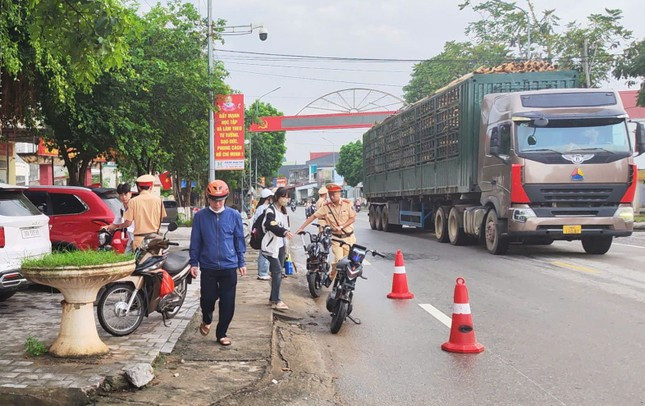 Hàng trăm phụ huynh bị xử phạt vì giao xe cho con chưa đủ tuổi điều khiển ở Thanh Hóa ảnh 1