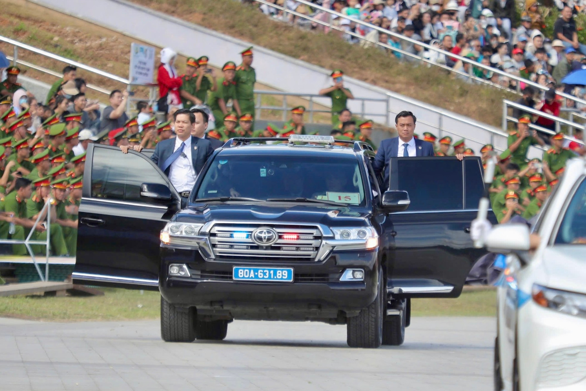 Mãn nhãn màn biểu diễn võ thuật, chống bạo động tại Quảng trường Đà Lạt ảnh 20