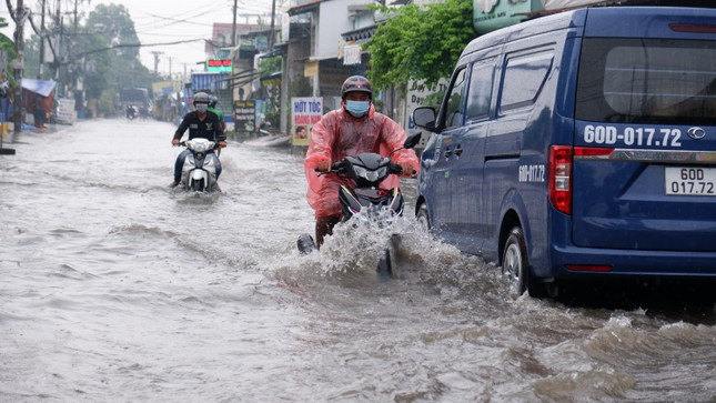 Chiều nay, TPHCM có nơi mưa rất to ảnh 1