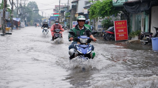 TPHCM và Nam bộ liên tục có mưa dông vào chiều, tối ảnh 1