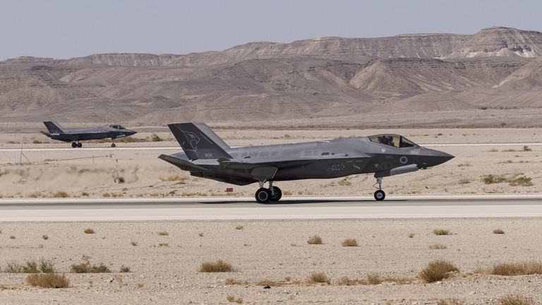 Máy bay chiến đấu F-35 của Israel hạ cánh xuống căn cứ không quân Ovda gần Eilat, miền Nam Israel. Ảnh: RT