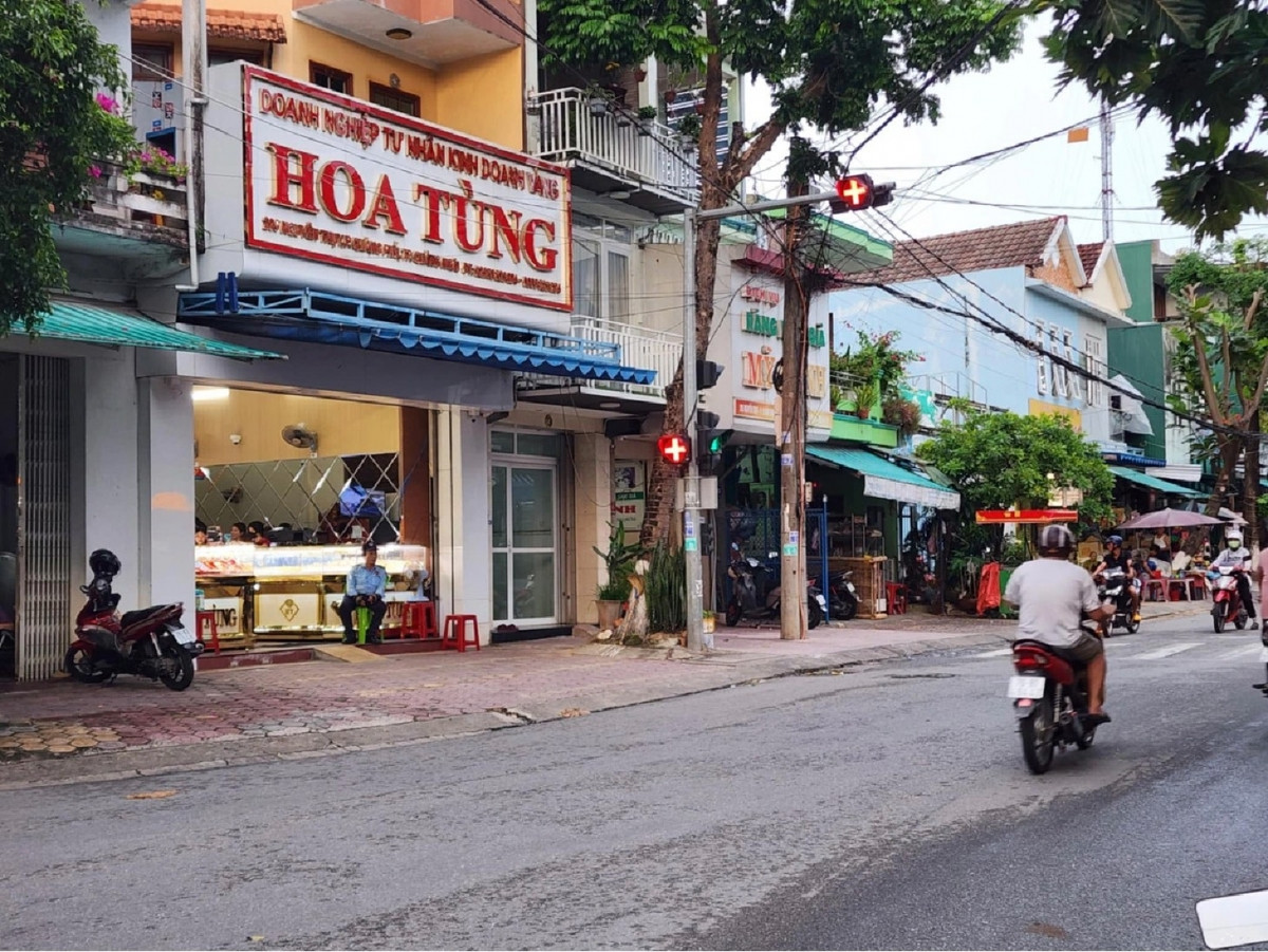 Tiệm vàng nổi tiếng bị phạt hàng trăm triệu vì mua bán vàng giả mạo nhãn hiệu và ngoại tệ trái phép