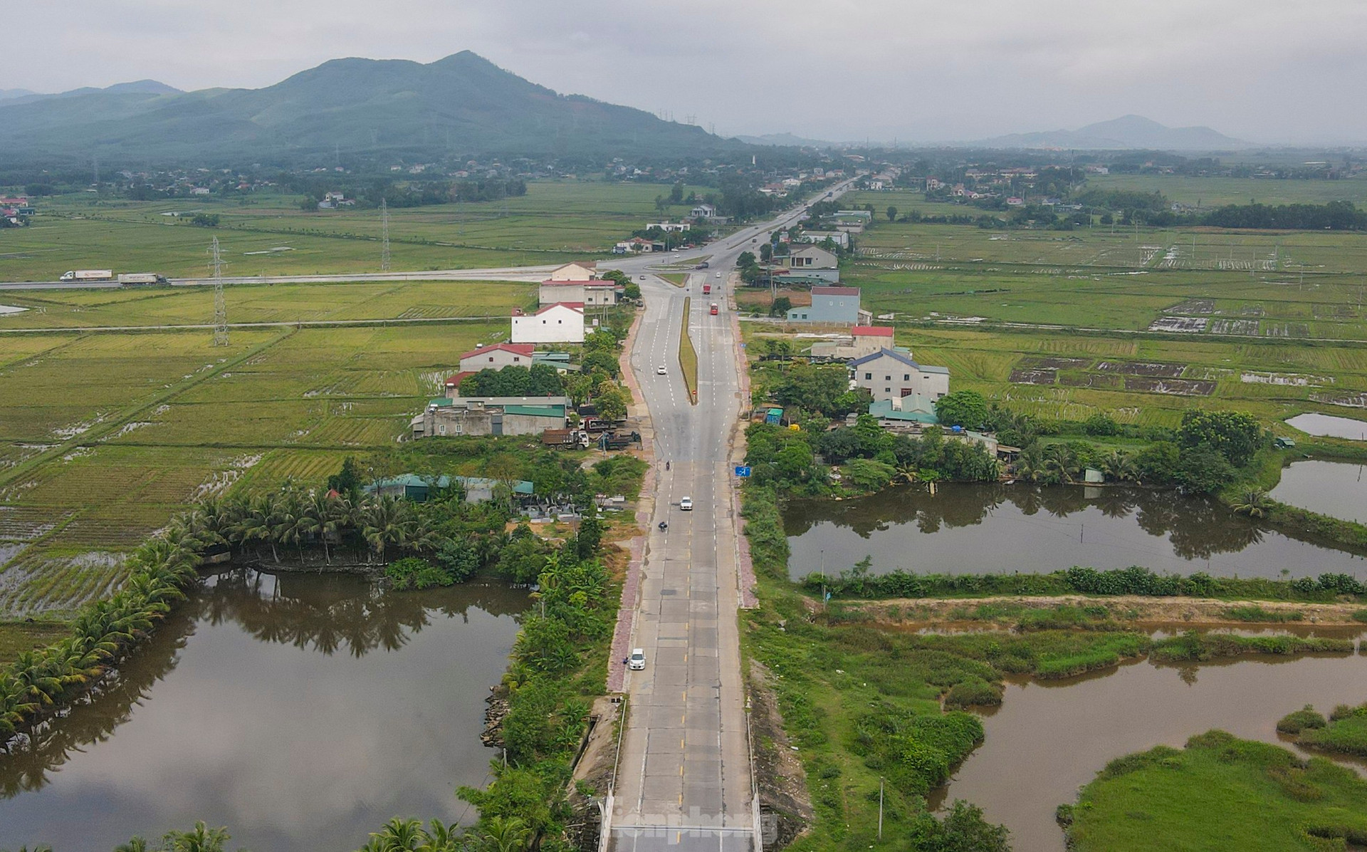 3km quốc lộ 1A qua Hà Tĩnh chắp vá như 'áo rách' ảnh 1