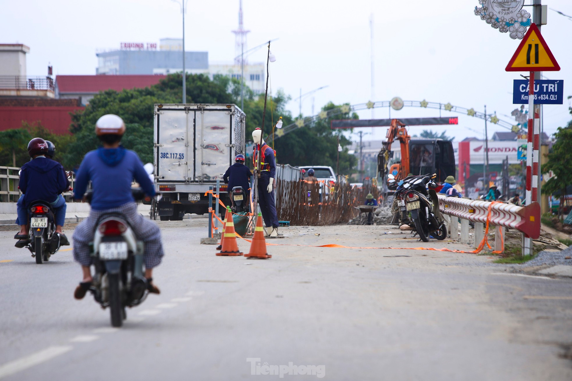 3km quốc lộ 1A qua Hà Tĩnh chắp vá như 'áo rách' ảnh 12