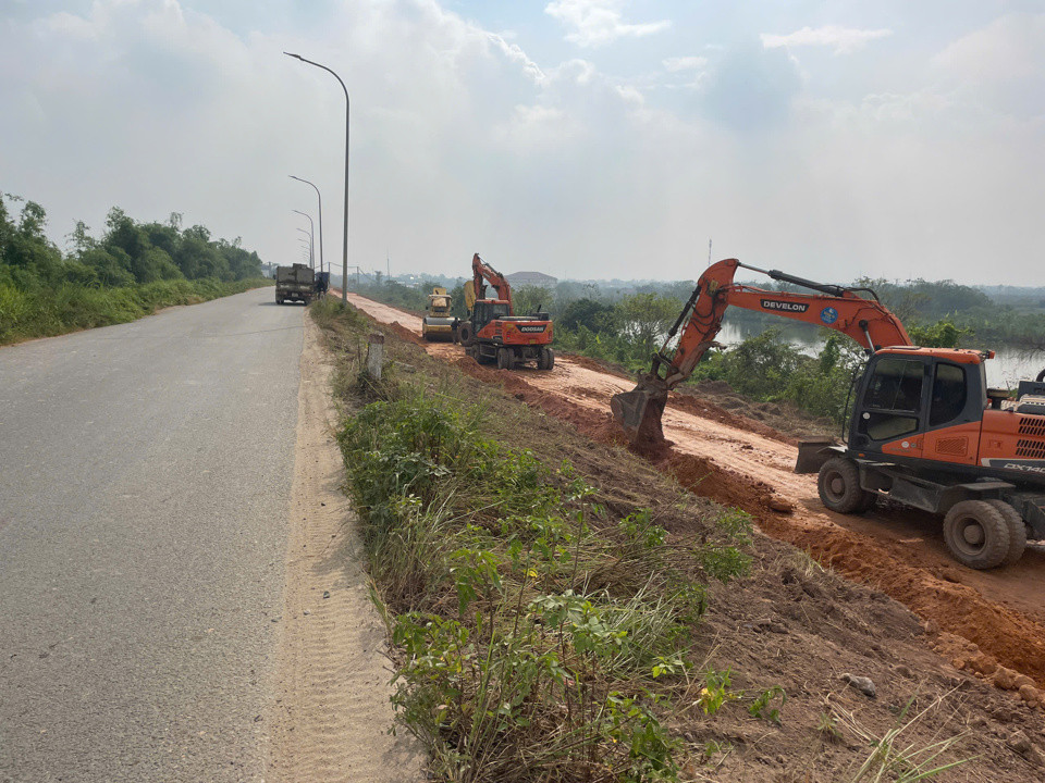 Những ngày này nhà thầu đang huy động tăng cường phương tiện để thi công dự án đến cuối năm 2024 sẽ hoàn thành 50% khối lượng công việc