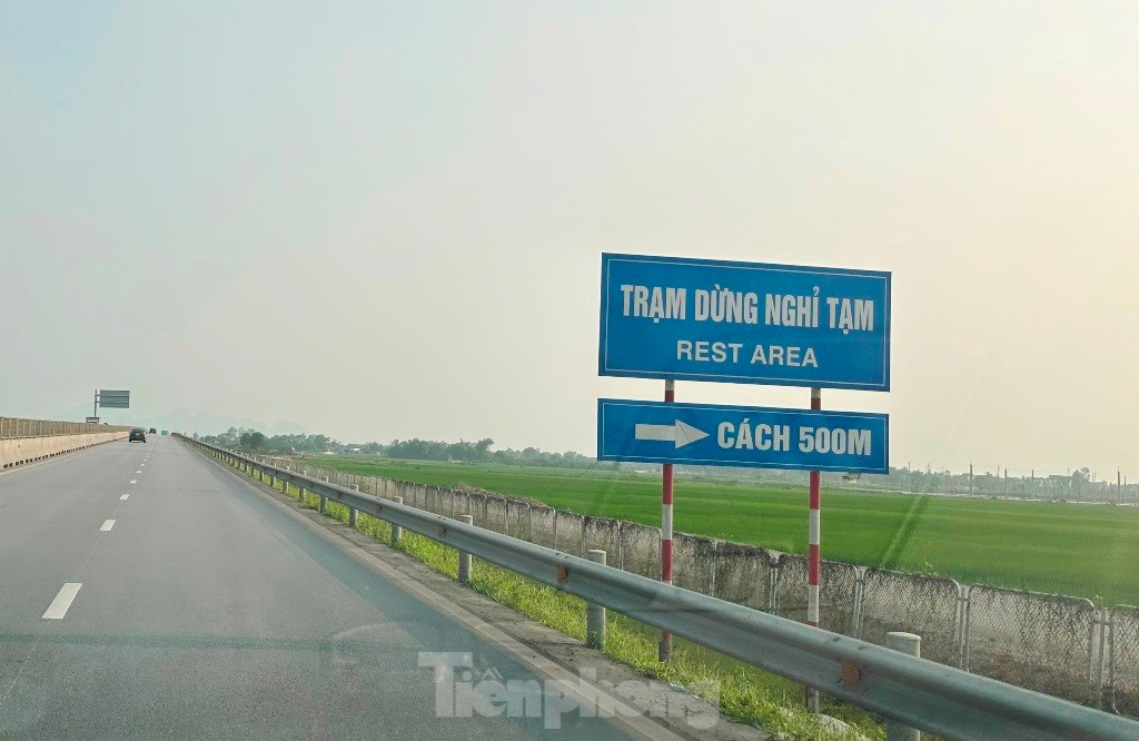 Cận cảnh 200 km cao tốc 'trắng' trạm nghỉ, cây xăng ảnh 8