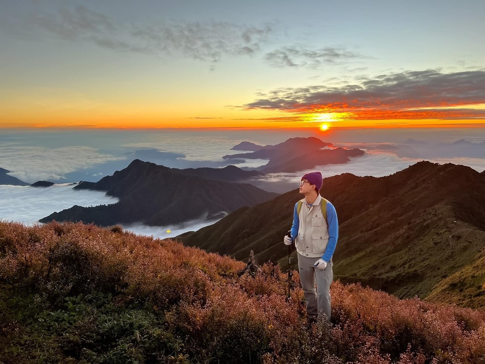 ‘Đại dương trên mây’ cách Hà Nội 200km: Đỉnh núi gần 3.000m cao thứ 7 Việt Nam, nơi hiếm hoi có tuyết xuất hiện - ảnh 2