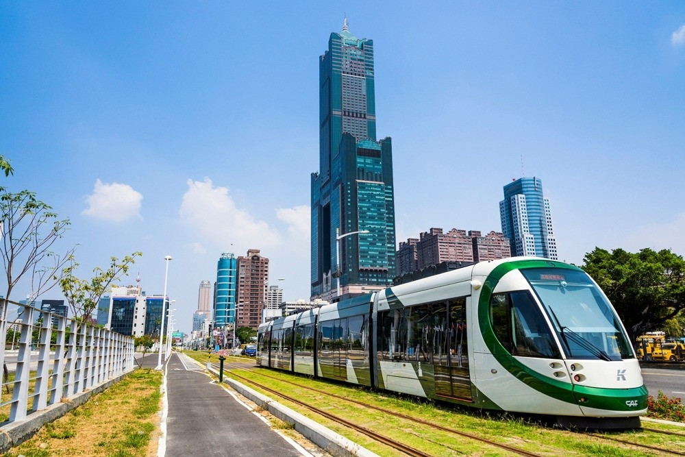 Một tuyến đường sắt hạng nhẹ (LRT) tại Đài Loan. Ảnh: Shutterstock.