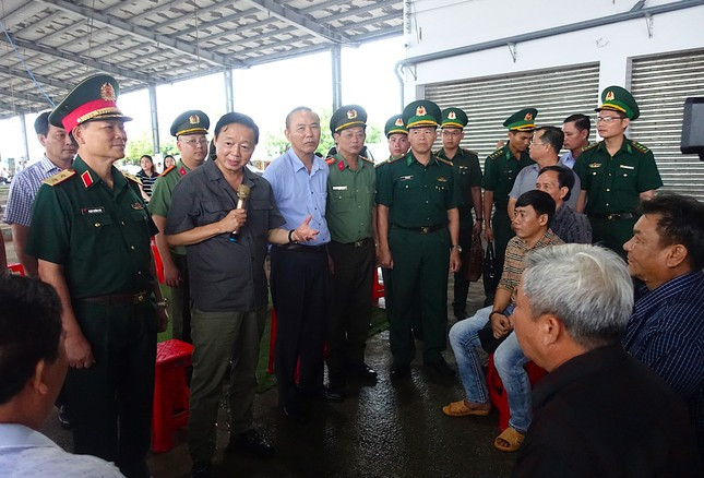 Phó Thủ tướng gặp gỡ ngư dân Cà Mau trước đợt thanh tra gỡ ‘thẻ vàng’ thuỷ sản ảnh 1