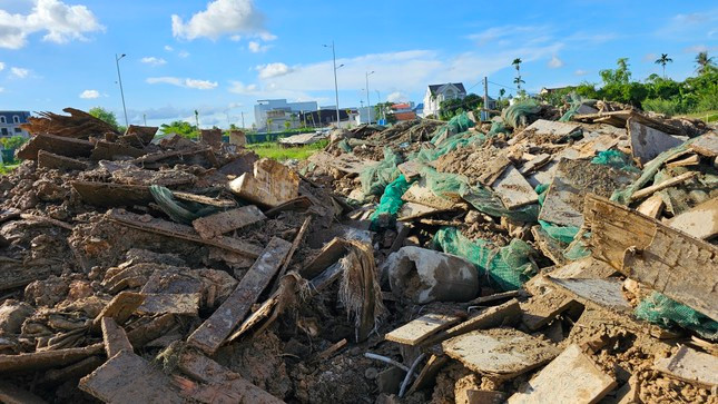 Dự án đô thị xanh ì ạch, công trường thành bãi rác 'khủng' giữa trung tâm thành phố Huế ảnh 1