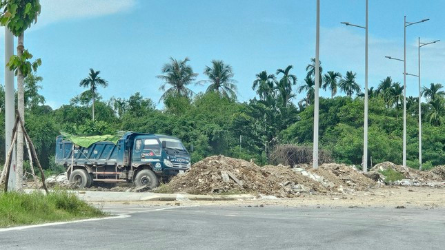 Dự án đô thị xanh ì ạch, công trường thành bãi rác 'khủng' giữa trung tâm thành phố Huế ảnh 5