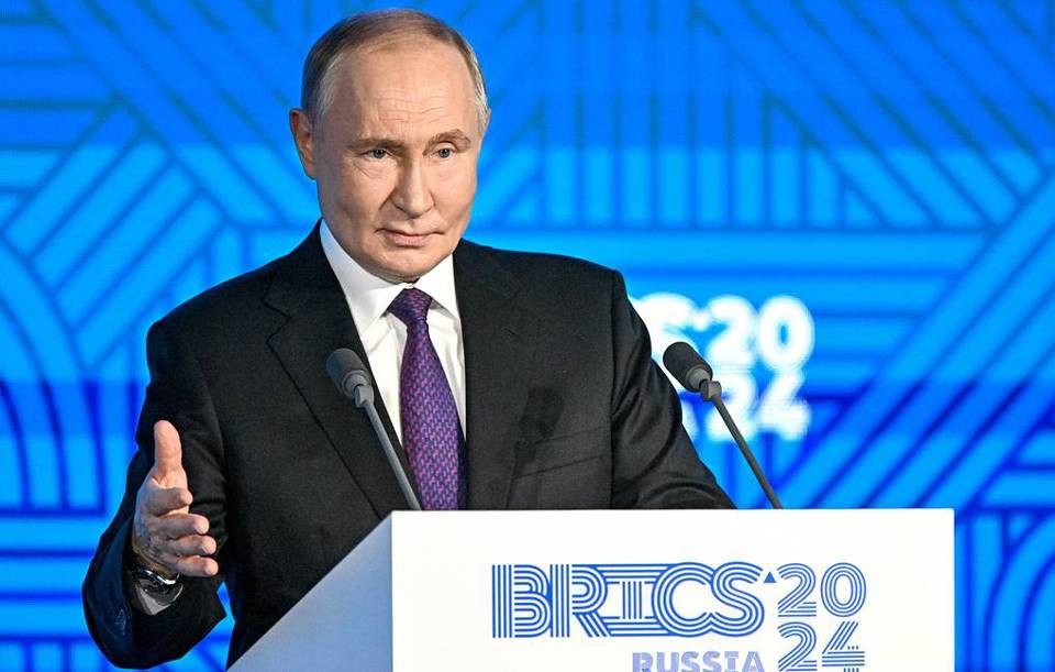 Tổng thống Putin phát biểu tại phiên họp toàn thể của Diễn đàn Doanh nghiệp BRICS ở Moscow hôm 18/10. Ảnh: Tass