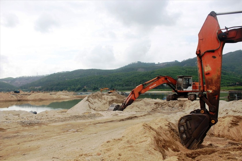 Công an rà soát năng lực tài chính doanh nghiệp của đại gia trẻ sinh năm 2000 trúng đấu giá mỏ cát 370 tỷ đồng