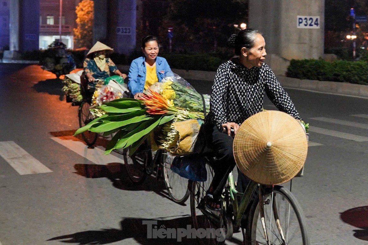 Vất vả mưu sinh trong đêm của những phụ nữ không có ngày 20/10 ảnh 11