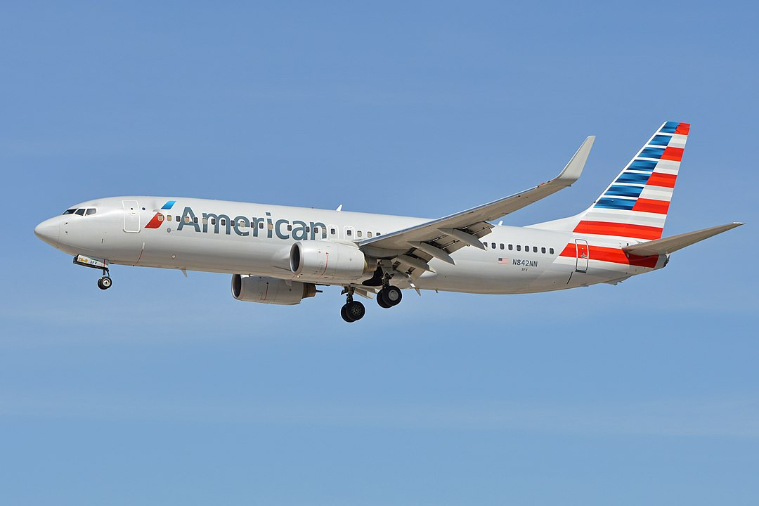 1080px Boeing_737 823w_‘N842NN_American_Airlines_28210599150.jpg