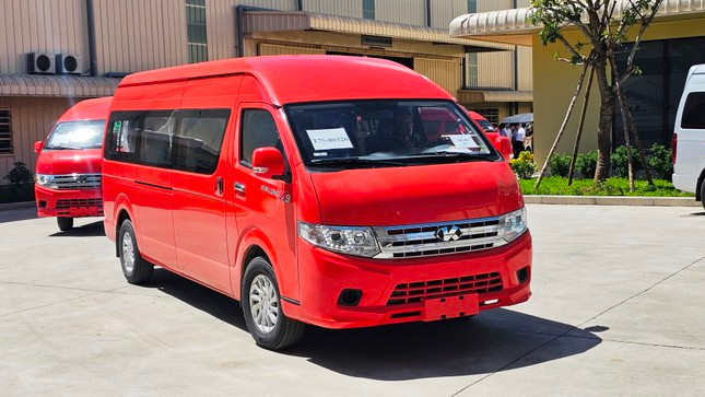 Ra mắt xe minibus đầu tiên mang thương hiệu Việt ảnh 2